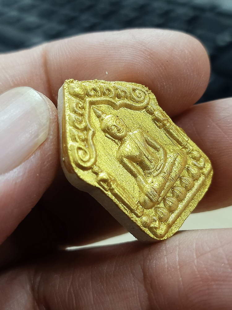 4-766 ขุนแผนนำชัย ท่านพ่ออาด วัดตะพุนทอง ระยอง 2558 พิมพ์เล็ก บรอนด์ทอง กล่องเดิม