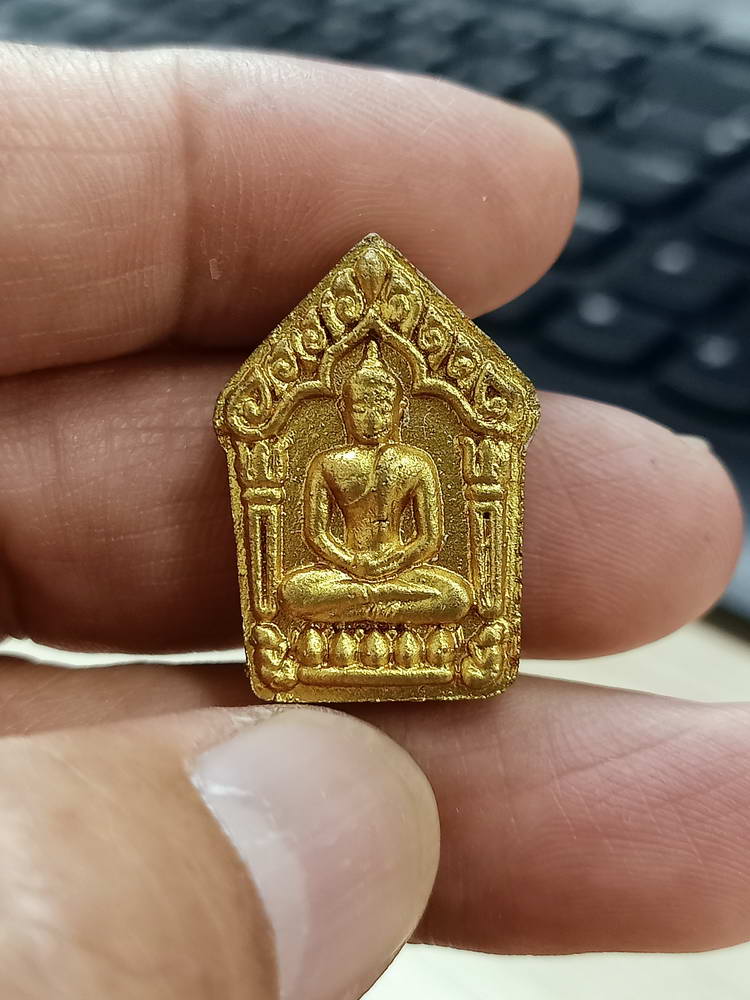 4-769 พระผงขุนแผน หลวงปู่สิน วัดละหารใหญ่ พิมพ์เล็ก บรอนด์ทอง กล่องเดิม