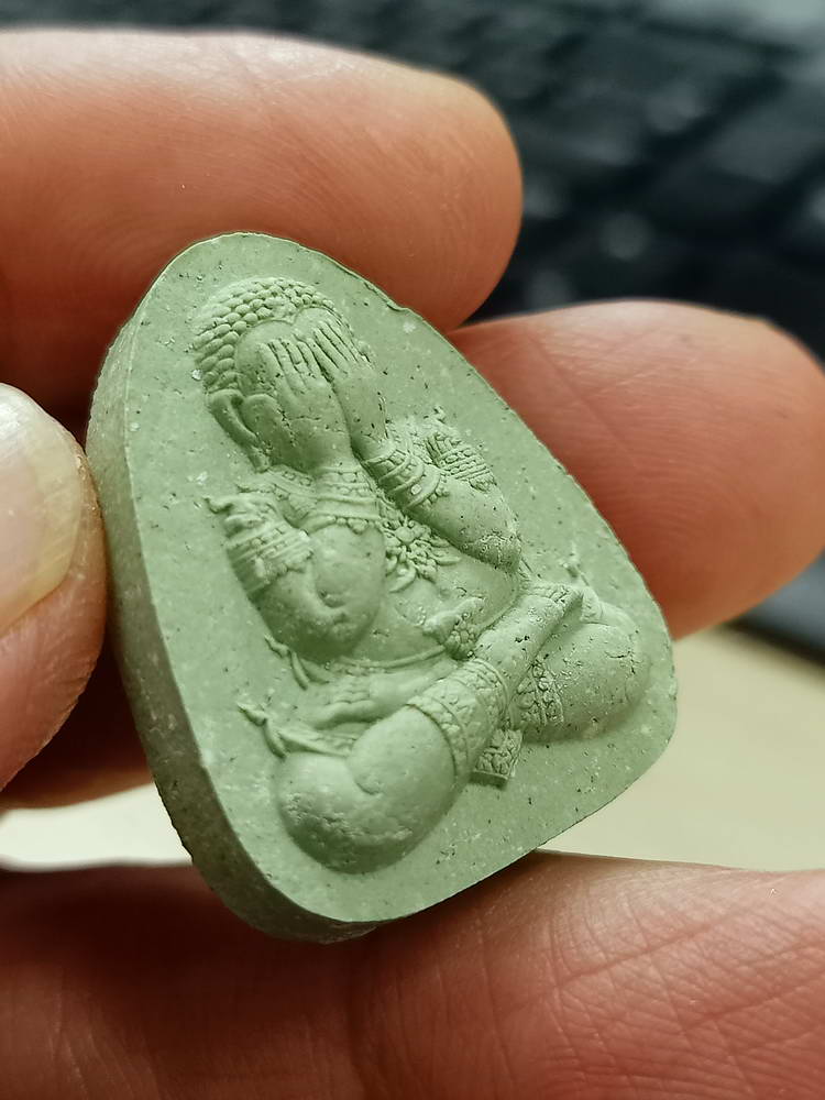 4-769 พระผงปิดตา ปลดหนี้ชนะจน หลวงพ่อเถ่ง วัดหนองกรับ เขียวเหนี่ยวทรัพย์ กล่องเดิม