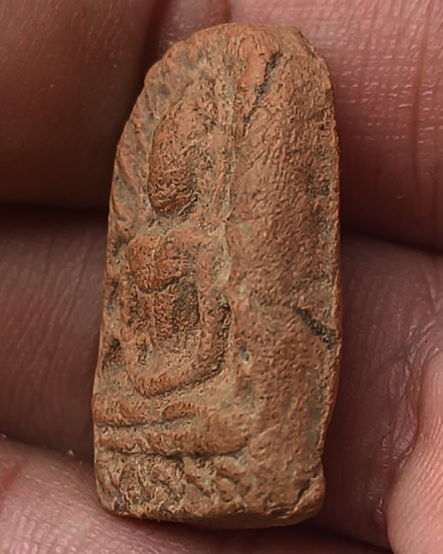 พระพิมพ์ซุ้มกอ เนื้อดิน ขนาดสูงประมาณ 2.8 ซ.ม.เก่าเก็บหลายสิบปี ไม่ทราบเกจิสร้าง