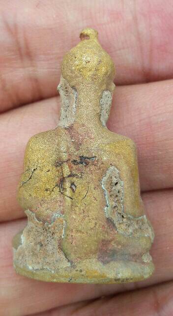 พระไม่ทราบที่ เคาะเดียว   