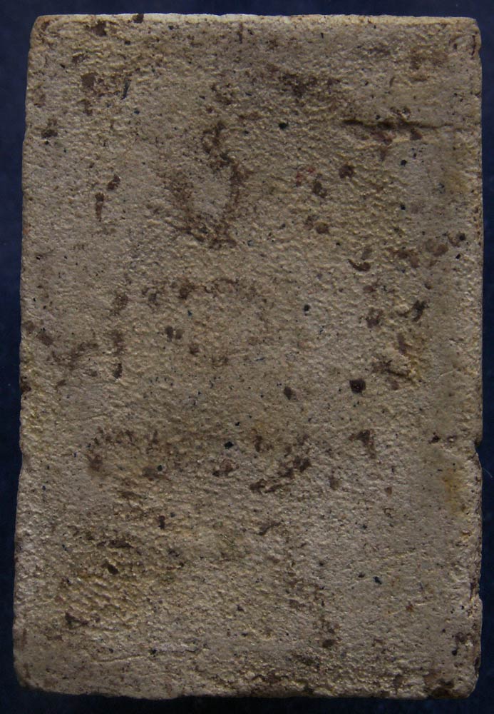 พระสมเด็จฐาน 3 ชั้น พิมพ์อกร่องหูใหญ่ เนื้อผงจินดามณีหลังเรียบ มีเคลือบ หลวงปู่ทิม วัดละหารไร่ ประธา