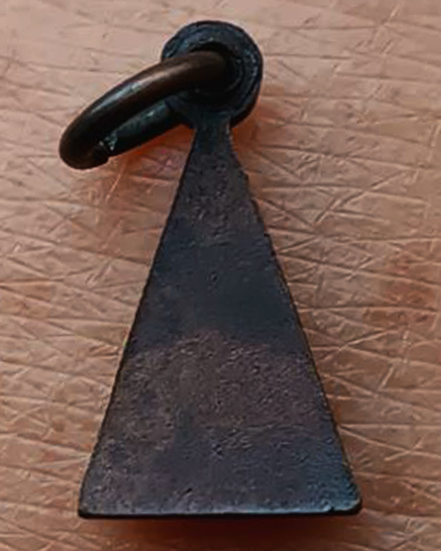 เหรียญพระพุทธพิมพ์สามเหลี่ยมหลังเรียบ พระบ้านเก่าเก็บหลายสิบปี ขนาดสูงรวมหู 1.6 ซ.ม.