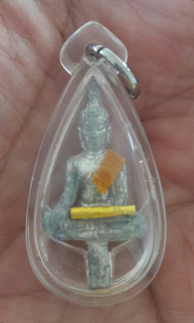 พระยอดธง รุ่น5 กูท้ายิง เนื้อตะกั่วเถื่อน ติดตะกรุดทองคำแท้ 1 ดอก และจีวร เคาะเดียว 