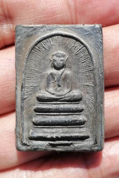 พระสมเด็จพิมพ์ประธานข้างรัศมี​ หลังยันต์นะโมพุทธายะ​ เนื้อผงใบลาน​ หลวงพ่อกวย​ ปี​ 2513​ เคาะเดียว  