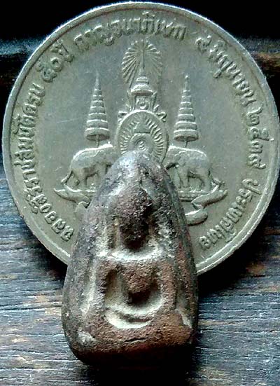 *เม็ดน้อยหน่า กรุวัดศาลาปูน อยุธยา พิมพ์หมวกชีโบ(นิยม) เนื้อดินผสมใบลาน*