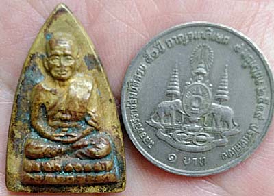 *เหรียญกลีบบัว หลวงปู่ทวด วัดช้างให้ รศ.๒๐๐ ปี๒๕๒๕ หน้ากลาง ทองเหลืองไม่รม*