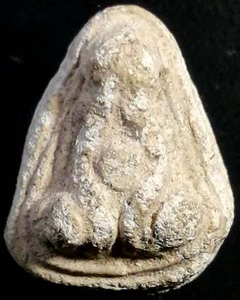 ปิดตาเนื้อผงสีขาว เก่าๆ