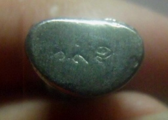 **เบา​ๆ​**พระกริ่ง หล่อตัน หลัง "น.ม" ใต้ฐานตอกโค้ด เก่า ไม่ทราบที่**เนื้อกะไหล่เงิน สวย 