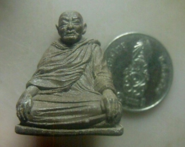 **เบาๆ**รูปเหมือนลอยองค์เนื้อว่าน รุ่นแรก พระครูสิริโพธิรักษ์ (ยวง อาภสฺสโร) วัดโพธิ์ศรี จ.ราชบุรี**