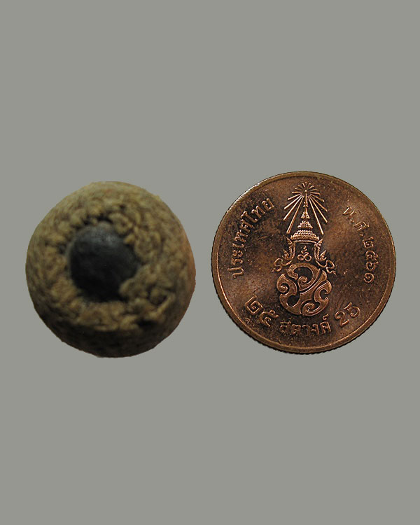 นิยมสุด !!! ลูกอมดำ หลวงปู่พริ้ง วัดบางปะกอก กทม.นิยม เนื้อผงคลุกรัก หายาก 1 ในเบญจลูกอมเมืองไทย