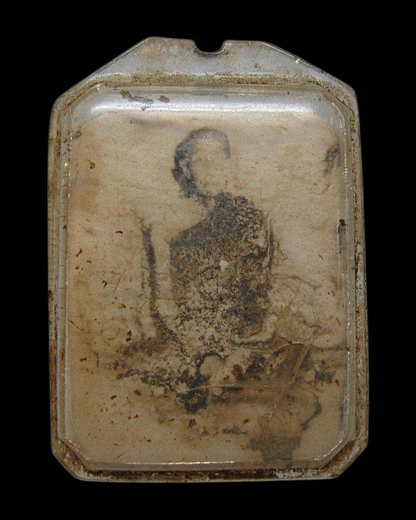 รูปถ่ายนั่งเสื่อ เต็มองค์ หลวงปู่โต๊ะ วัดประดู่ฉิมพลี กทม.เลี่ยมเก่า