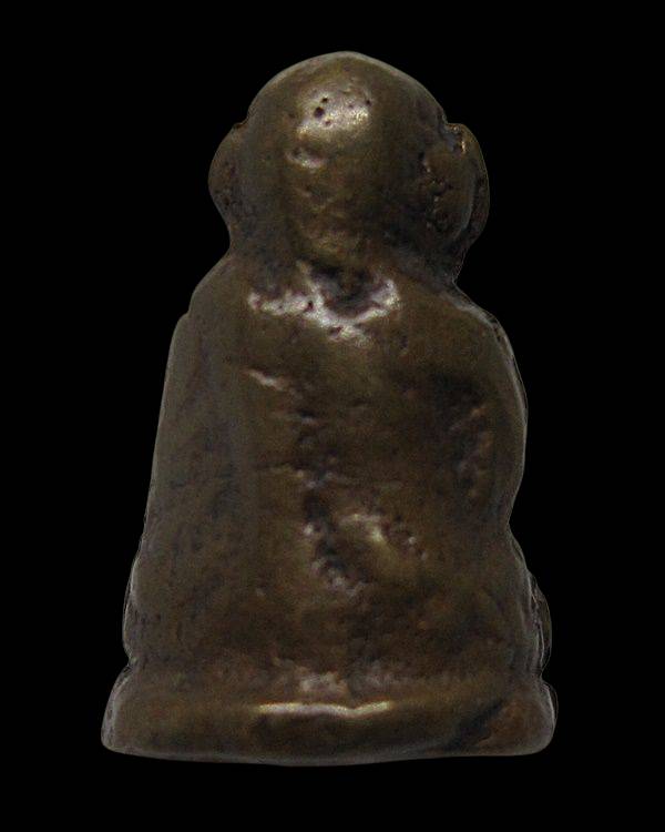 ยุคต้น พระหล่อรูปเหมือน หลวงพ่อเงิน วัดห้วยเขน พิมพ์เล็กฐานเตี้ย แขนบั้ง 