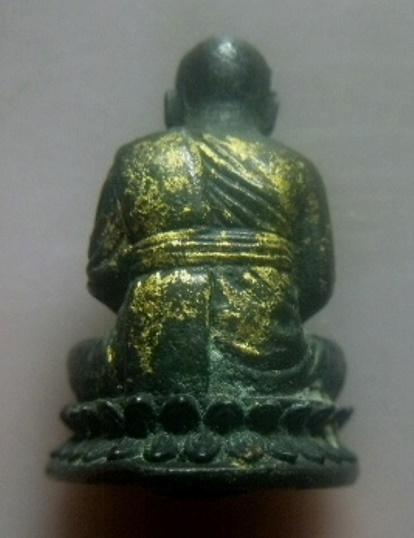 **เบา​ๆ​**รูปหล่ออุดกริ่งบัวรอบ หลวงปู่ทวด เนื้อทองผสม เก่าๆ**สวยๆ เชิญชมครับ