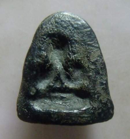 **เบา​ๆ​**พระปิดตาหลังแบบ เนื้อผงคลุกรัก เก่า สวยๆ ไม่ทราบที่**เนื้อจัด เชิญชมครับ