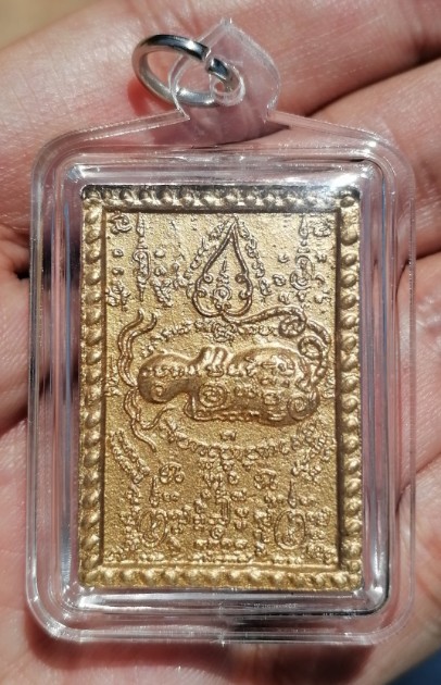 พระผงเพชรพญาธร​ ทาทอง​ หลวงปู่หมุน​ ฐิตสีโล​ ออกวัดซับลำใย​ ปี​ 2543​ เลี่ยมหนาๆ​ เคาะเดียว    