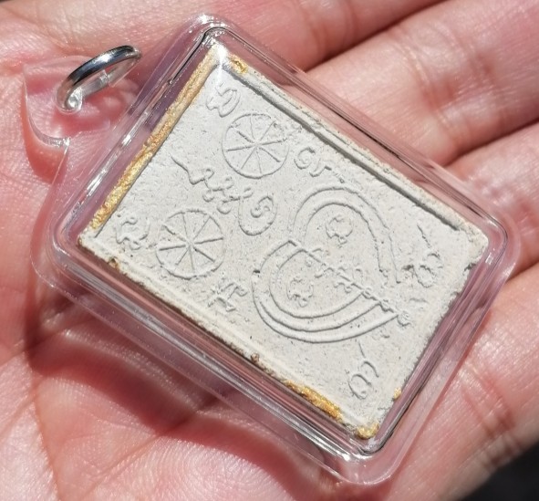 พระผงเพชรพญาธร​ ทาทอง​ หลวงปู่หมุน​ ฐิตสีโล​ ออกวัดซับลำใย​ ปี​ 2543​ เลี่ยมหนาๆ​ เคาะเดียว    