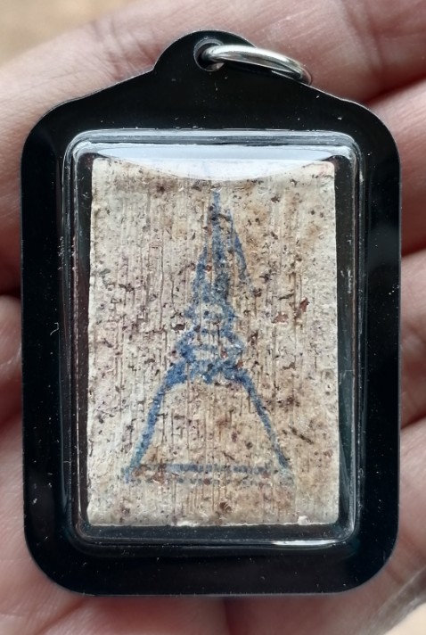 สมเด็จบางขุนพรหม​ พิมพ์สังฆาฎิไม่มีหู​ มวลสารแน่นๆ พร้อมเลี่ยมหนาๆ ปี 2547 เคาะเดียว    