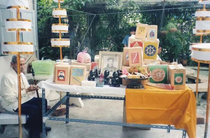 พระขุนแผน " รุ่นบ่วงสื่อเฮง เฮงหมื่นเรื่อง " ปี 2541 ขุนพันธ์ ฯ ปลุกเสก พร้อมบัตรรับรอง