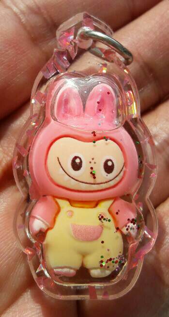 ลาบูบู้ ด้านหลังมีจาร ตะกรุดบรรจุมวลสาร เคาะเดียว    