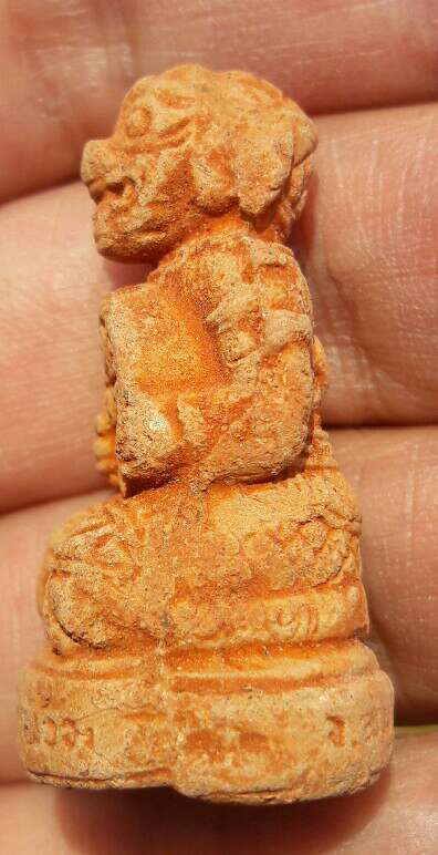 หนุมานอุ้มดวง หลวงพ่อคง วัดบางกะพ้อม เนื้อดินเผา ใต้ฐานฝังตะกรุดมหาปราบ จ.สมุทรสงคราม ปี 49 เคาะเดีย