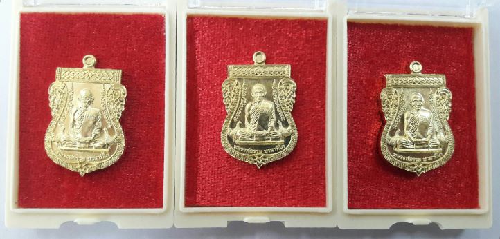 หลวงพ่อรวย ปาสาทิโก รุ่นรวยมหาทรัพย์(เลื่อน2) มา 3 เหรียญ​ เคาะเดียว