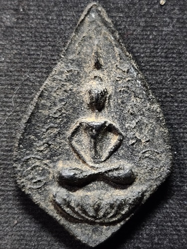 วัดกลางบางแก้ว นครปฐม พระผงหลวงปู่บุญ พิมพ์กลีบบัว เนื้อผงยาจินดามณี