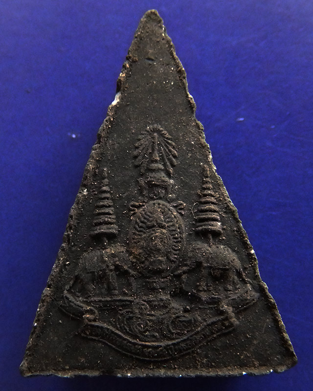 5.พระกำลังแผ่นดิน พิมพ์คะแนน (เล็ก) มวลสารจิตรลดา ในหลวงครองราชครบ 50 พรรษา พ.ศ. 2539 สร้างน้อยหายาก