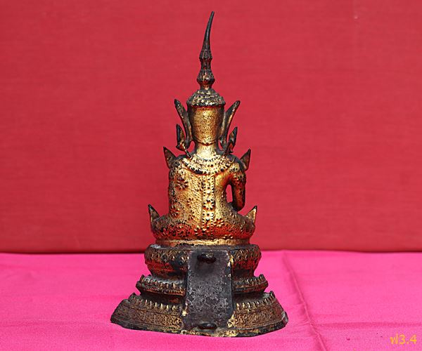 พระบูชายุครัตนะโกสินทร์ ฐานผ้าทิพย์ปีระกา หน้าตัก 2.5 นิ้ว