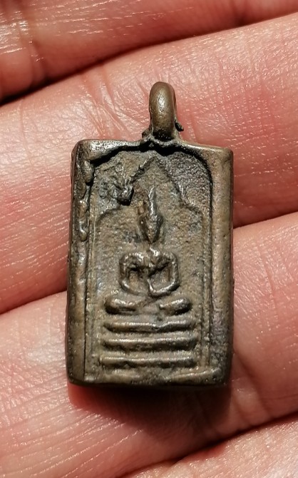 เหรียญหล่อโบราณ ปางนาคปรก​ หลวงพ่อจง​ วัดหน้าต่างนอก​ ออกวัดห้วยสุวรรณ​ ปี​ 2494 เคาะเดียว    