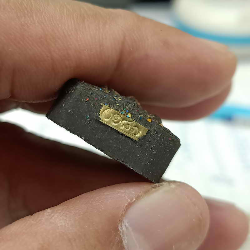 รุ่นแรก พระผงเจ้าสัว 5 แผ่นดิน ทีม 11 เสือสร้าง หลวงพ่อพัฒน์ วัดห้วยด้วน จ.นครสวรรค์ เนื้อผงว่านดำ