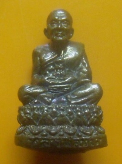 **เบา​ๆ​**พระรูปเหมือนหลวงพ่อทวด พิมพ์ลอยองค์ เนื้อนวโลหะ รุ่น "สันติสุข" สงขลา ปี ๒๕๔๘**สวยๆ