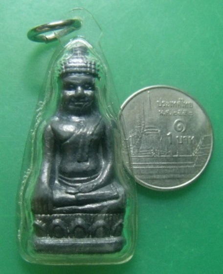 **เบาๆ**พระหูยาน หลังเจดีย์ เนื้อชินเก่า ไม่ทราบที่**เลี่ยมสวยพร้อมใช้ เชิญชมครับ