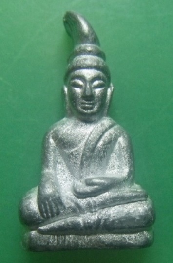 **เบาๆ**พระท่ากระดานเนื้อชินตะกั่ว หลังยันต์ เก่า ไม่ทราบที่**เชิญชมครับ 