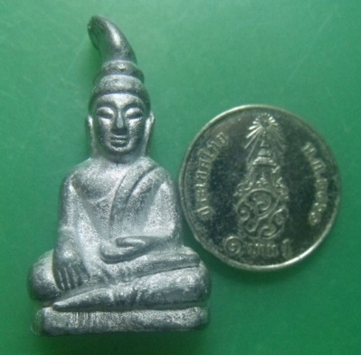 **เบาๆ**พระท่ากระดานเนื้อชินตะกั่ว หลังยันต์ เก่า ไม่ทราบที่**เชิญชมครับ 