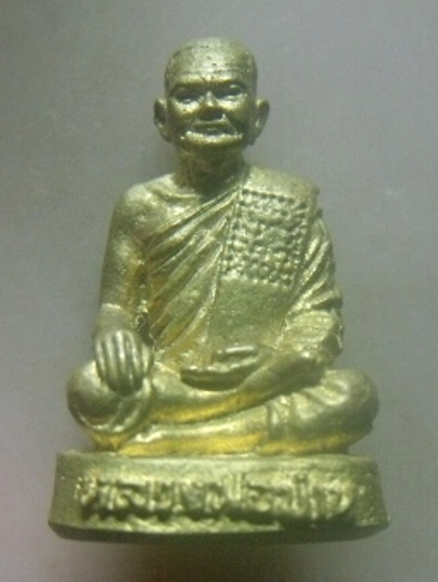 **เบาๆ**รูปหล่อหลวงพ่อปาน วัดบางนมโค จ.อยุธยา**สวยๆ เชิญชมครับ