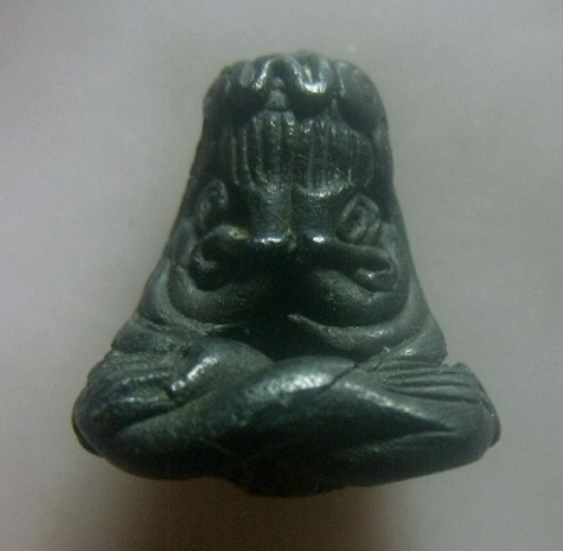 **เบาๆ**พระปิดตามหาอุตม์ หล่อยันต์ยุ่ง เนื้อเมฆพัตร เก่าๆไม่ทราบที่**สวยๆ เชิญชมครับ