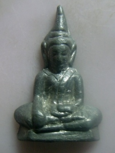 **เบาๆ**พระท่ากระดานเนื้อชินตะกั่ว เก่าๆ ไม่ทราบที่**สวยๆ เชิญชมครับ 