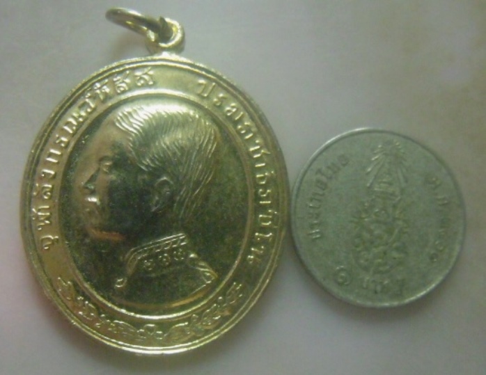 **เบาๆ**เหรียญจุฬาลงกรณ์บรมราชาธิราช (ร.๕) หลังหลวงพ่อคูณ วัดบ้านไร่ รุ่นมหาเศรษฐี**กะไหล่ทอง สวยๆ