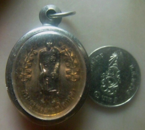 **เบาๆ**เหรียญสมเด็จองค์ปฐมพระพุทธภวธรรมจักรบรมมหาไตรโลกนาถ หลังบรมครูพระเทพโลกอุดร*ใส่กรอบพร้อมใช้