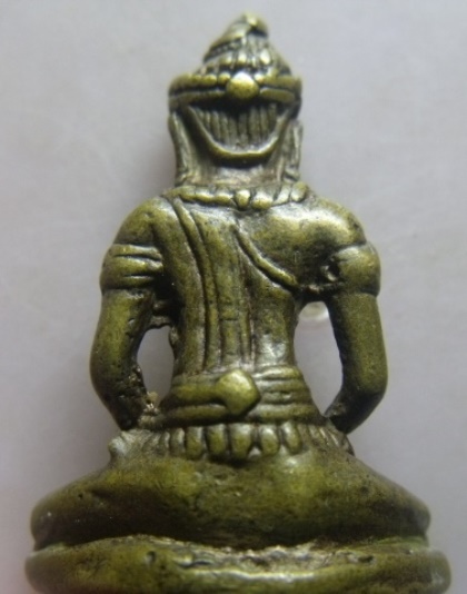 **เบาๆ**พระรูปหล่อเก่า เนื้อโลหะผสม ไม่ทราบที่**เนื้อจัด ศิลปสวยๆ เชิญชมครับ