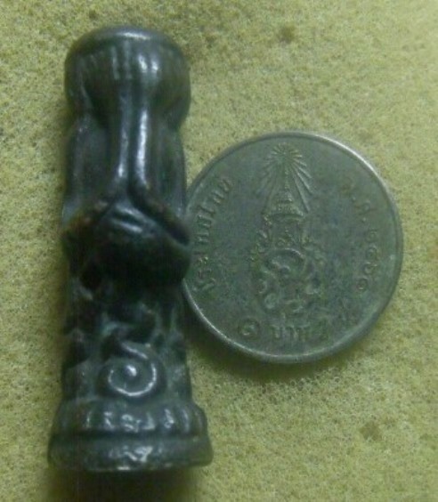 **เบาๆ**รูปหล่อพระปิดตายืนลอยองค์ อุดกริ่ง เนื้อทองผสม เก่าๆ ไม่ทราบที่**เนื้อจัด เชิญชมครับ 