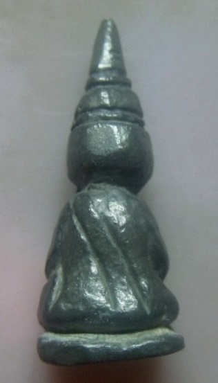 **เบาๆ**รูปหล่อพระพุทธนั่งปางมารวิชัย เนื้อชินตะกั่ว หล่อเก่า ไม่ทราบที่**เนื้อจัด สวยๆ เชิญชมครับ 