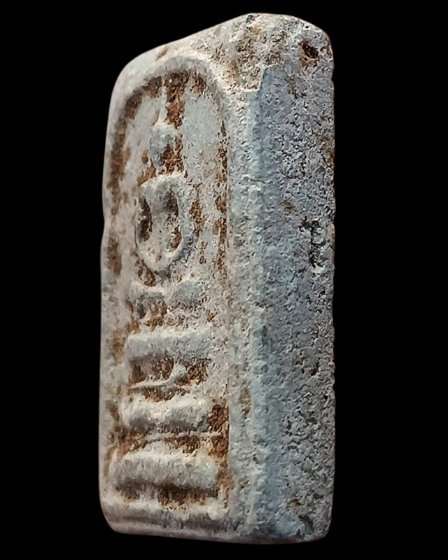 สมเด็จหลังจารยันต์ ขนาดประมาณ 3.3 x 2 ซ.ม.เก่าเก็บหลายสิบปี ไม่ทราบเกจิสร้าง