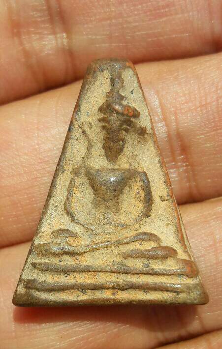 พระผงสุพรรณจงอางศึก อู่ทองจงอางศึก(มุ่ย ถิร โพธิ์ โต๊ะ เงิน และคณาจารย์เกือบ 60 รูป) เคาะเดียว(41)