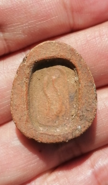 พระสังกัจจายน์พิมพ์เล็ก​ หลังปลาดุก​ 2​ ตัว หลวงพ่อกวย​ วัดโฆษิตาราม​ ออกวัดหนองอีดุก เคาะเดียว     