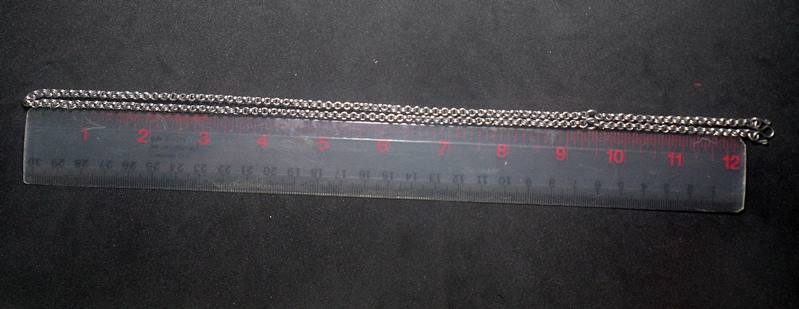 สร้อยคอแสตนเลสงานเก่า ยาวตลอดเส้น 24 นิ้ว คล้องพระ 3 องค์