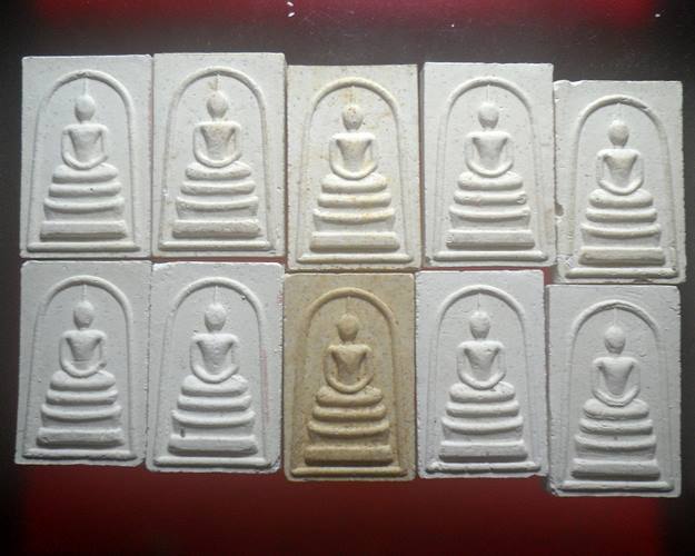 ผงหลวงปู่บุดดาวัดกลางชูศรีเจริญสุข สิงห์บุรี พระที่หลวงปู่ดู่ วัดสะแกยังยกย่องท่านว่าเป็นพระอรหันต์8