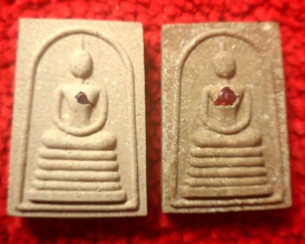 ชุด2องค์ พระสมเด็จ 5 แผ่นดิน ฝังพลอย หลวงปู่พรหมมา เขมจาโร รุ่นรวมใจ – เสาร์ห้า ปี พ.ศ 2537