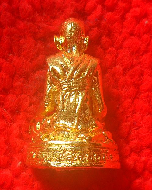 รูปหล่อหลวงปู่บุดดา ถาวโร วัดกลางชูศรีเจริญสุข สิงห์บุรี